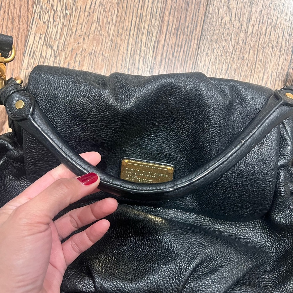 Marc by Marc Jacobs Black Classic Q Pebbled Leather Ukita Crossbody Flap Bag - Picture 7 of 11